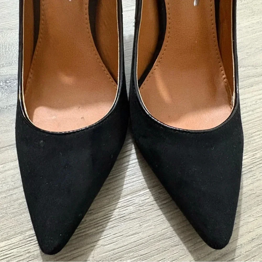 Toi Et Moi Pointed Toe Teardrop‎ Cutout Back Black Tassel Pump